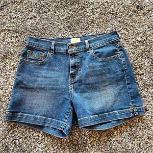 Levi’s women’s denim short 515 size 6
